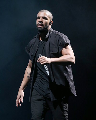 Drake performs in concert on the 2nd day of the 2nd weekend of the Austin City Limits Music Festival at Zilker Park on October 9, 2015 in Austin