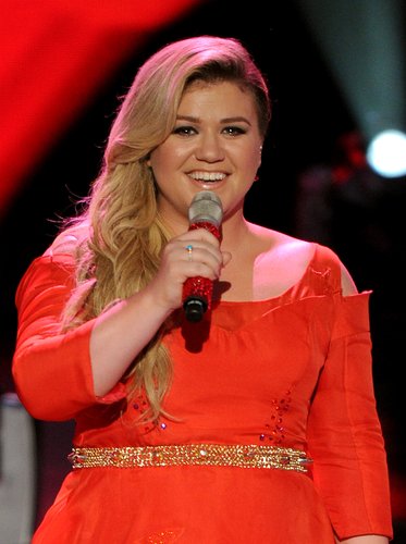 Kelly Clarkson performs onstage at FOX’s ‘American Idol XIV’ Top 8 Revealed on April 1, 2015 in Hollywood